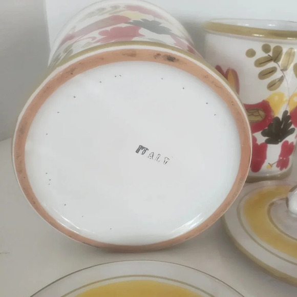 Italian Pottery set of 3 Lidded Hand Painted  Canisters. - Picture 6 of 9